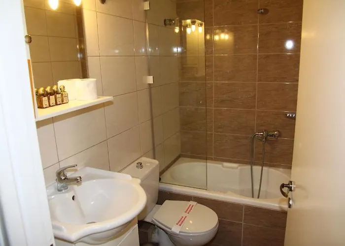 Panellinion ホテル 2*